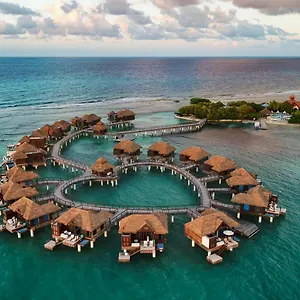 ***** Resort Sandals Royal Caribbean & Private Island - Couples Only Jamaica