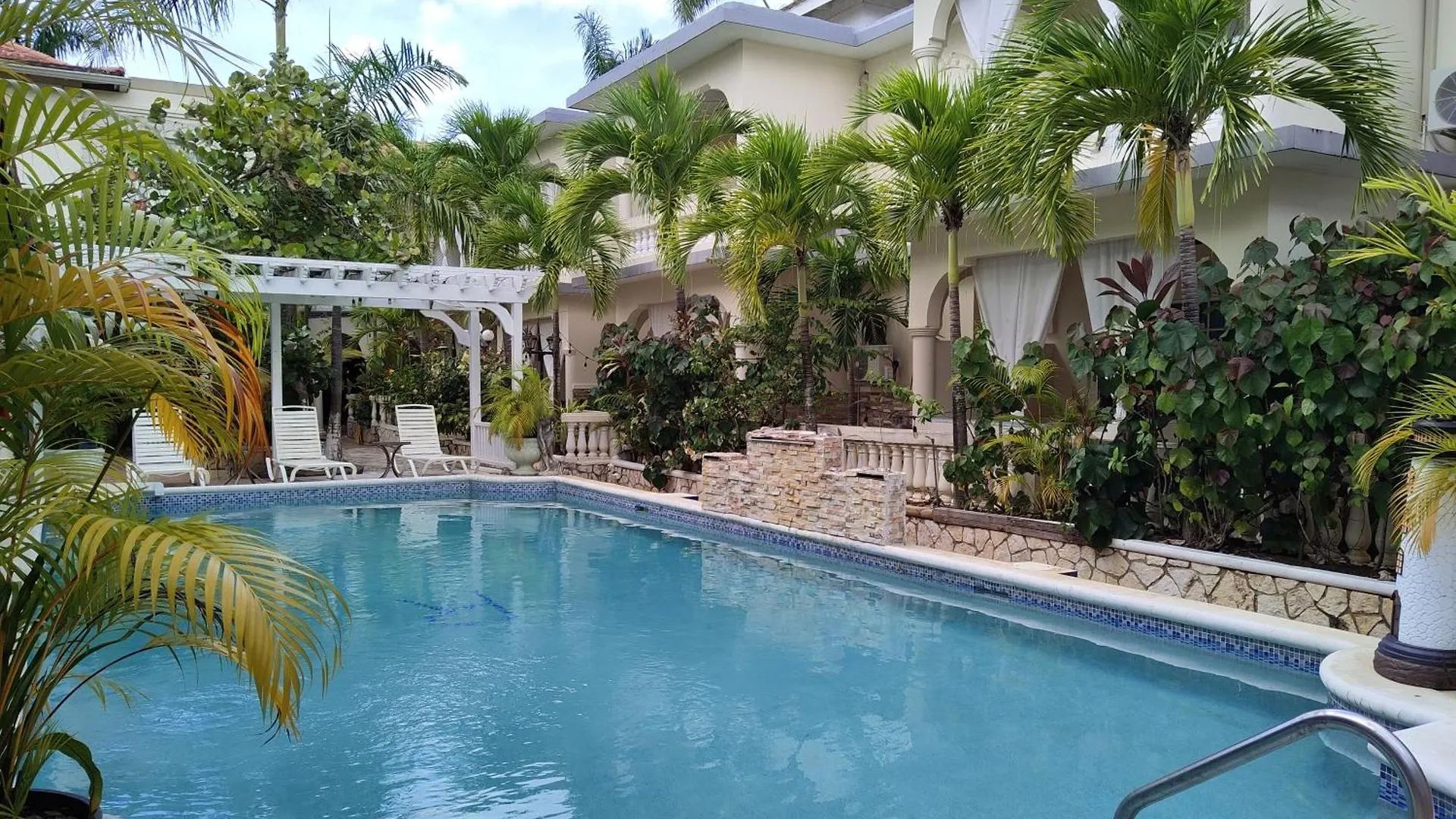 Rayon Hotel Negril
